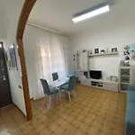 Appartamento Con Ingresso Indipendente E Giardino