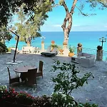 Donna Laura Sea Front