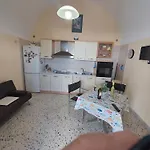Lella'S House