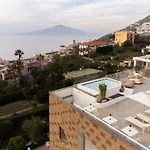 Domo 20 Hotel & Rooftop