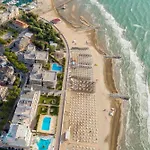 Lovely Apartment For 5 Guests By The Beach-Beahost