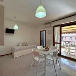 153 - Monolocale In Centro A Sirolo, Climatizzato E In Ottima Posizione