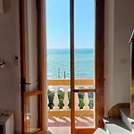 Sea-Front Loft In Liberty Villa