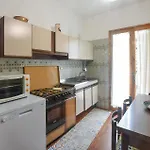3 Bedroom Cozy Apartment In Scalea