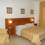 B&B 