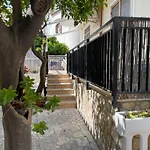 Apartment - Private Beach Street