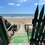 Apartment - Private Beach Street