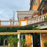 B&B 