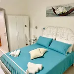 Mena Holiday House
