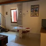 Tra Il Centro E Il Mare