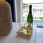 Attractive Recently Renovated Entire Flat In Port
