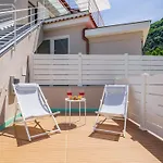 Radici House - Elegant Apt With Patio And View
