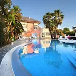 Regent Beach Hotel & Apartments