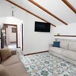 Yourhome - Jolly Pini Apartment