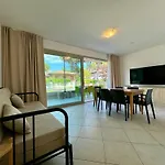 Prassitele Apartments