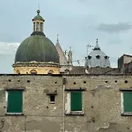 La Casa Tra I Monumenti