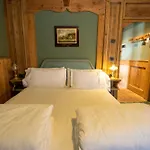 Hotel Bucaneve