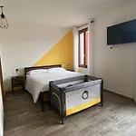 La Volpe Rossa Rooms And Apartments