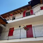 La Volpe Rossa Rooms And Apartments