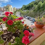 Caieta: La Casa Nella Roccia