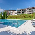 Sunflower House With Pool And Solarium Area
