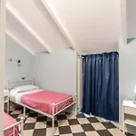 Hostel Portici