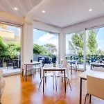 Club Hotel