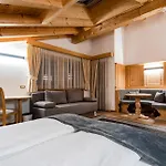 Garni Hotel Rosengarten B&B