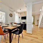 Domus Traiano - Port Apartment