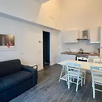 Meschihouse - Liberty 25