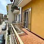P032 - Porto Recanati, Cielo-Terra A 100 Mt Dal Mare
