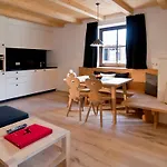 Zin Senfter Residence