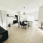 Marina Centro Harbor Apartment