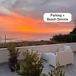 Esclusivo Alloggio A Sfioro Sul Mare Con Terrazza.