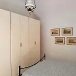 Vicolo 9 E Tre Quarti