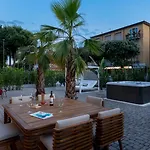 Casa Amare 4&2, Emma Villas