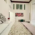 Chiara'S Apartment Sorrento