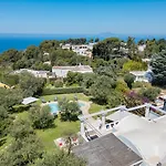 Luxury Central Villa With Pool And Privacy