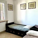 N084 - Numana, Villa Quadrilocale Con Meraviglioso Giardino