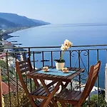 Un Oblo Sul Mare