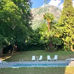 Lake View Apartment With Pool, Garden And Parking