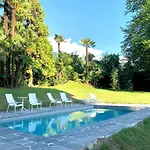 Lake View Apartment With Pool, Garden And Parking