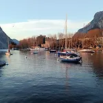 A Pochi Passi Dal Lago Vista Corte
