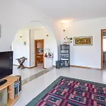 2 Bedroom Cozy Apartment In Grado