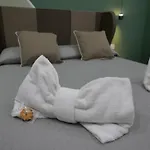 Re Lazzarone Suite