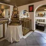 Albergo Moderno Con Bella Piscina