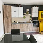 Yellow Glow House - Maison A Porter