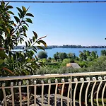 Sul Lago Dorato