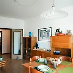 Entire Flat, 1 Minute Walk From Lake Of Garda