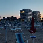 Oltre Confine Fronte Mare